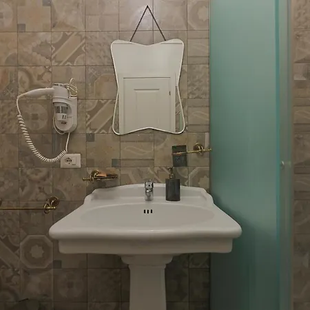 Art House Suites56 Via Del Babuino 56 Guest house